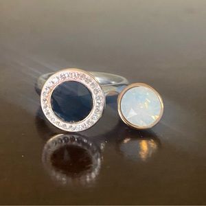 Qudo ring with 2 interchangeable tops